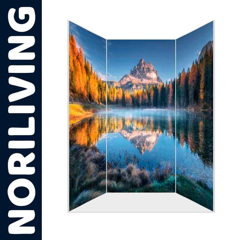 Dekorativer Raumteiler zeigt malerische Herbstlandschaft mit Bergen und See