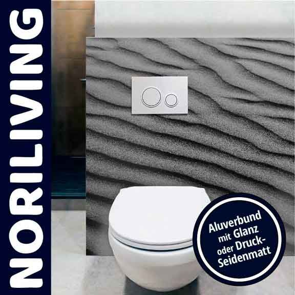 Toilette mit grauer Wellenmuster-Verblendung aus Aluverbund von NORILIVING