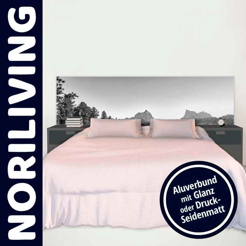 Stilvolles Schlafzimmer mit NORILIVING Aluverbund-Kopfteil, Glanz oder Druck-Seidenmatt, dekoriert mit Bücherstapel auf Nachttisch