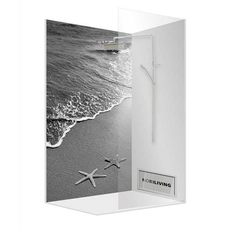 Moderne Duschkabine mit schwarz-weißem Strand- und Meeresmotiv, dekoriert mit Seesternen.