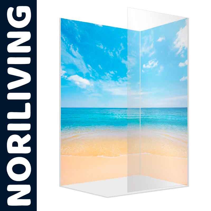 Strandmotiv Duschtrennwand von Noriliving vor blauem Himmel