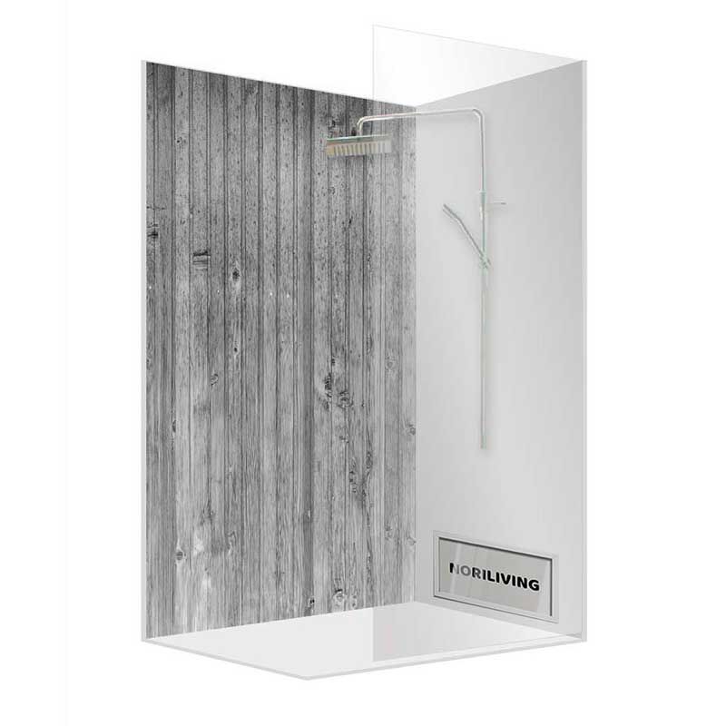Duschkabine mit Glaswand und Holzoptik-Rückwand, ausgestattet mit einer Regendusche.