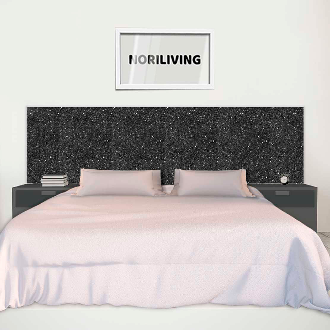 im Schlafzimmer eingebaute Bettrückwand mit Motiv Schwarzer Granit 660 schwarz-weiß