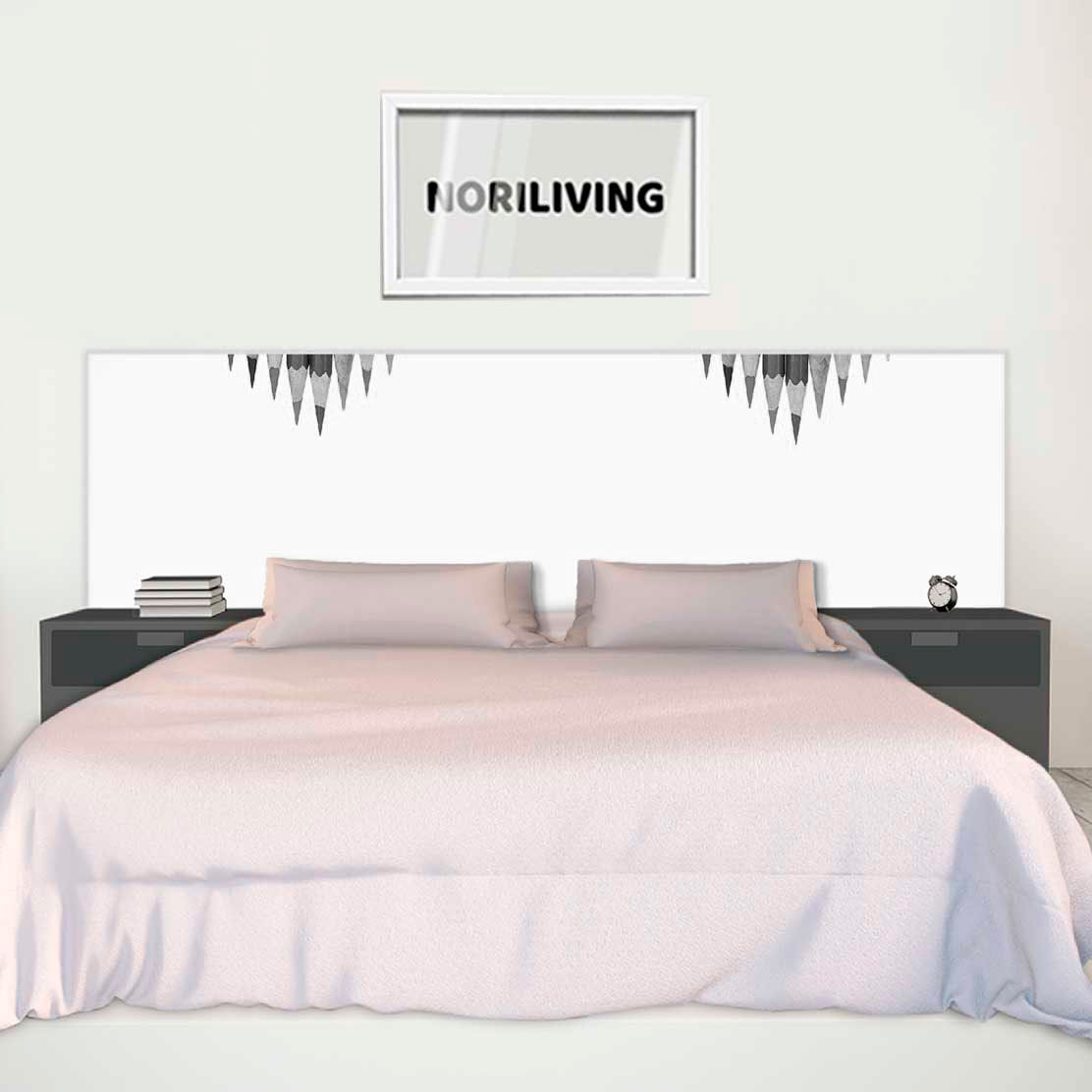 im Schlafzimmer eingebaute Bettrückwand mit Motiv Buntstifte 311 schwarz-weiß