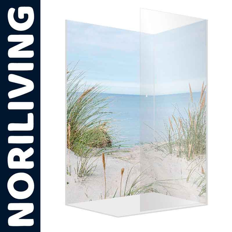 Duschwand mit Strandmotiv und Schilf von Noriliving, ideal für ein entspanntes Badeerlebnis