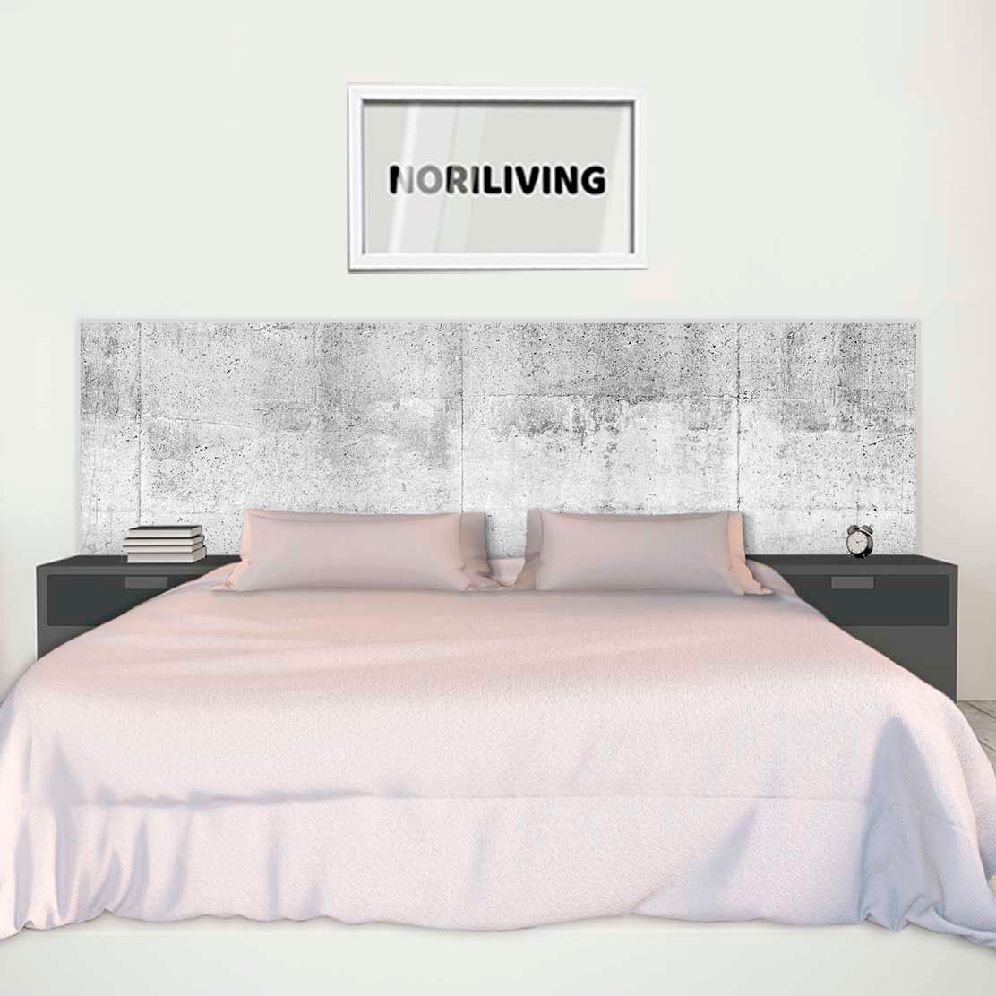 im Schlafzimmer eingebaute Bettrückwand mit Motiv Steg und Wand 018 schwarz-weiß