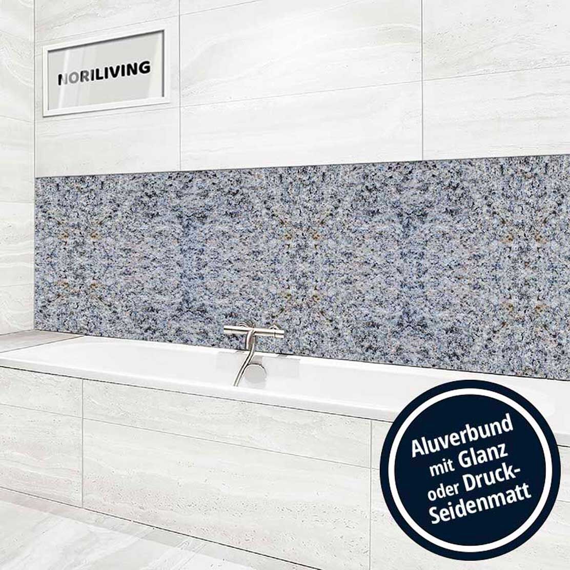 Badezimmer mit Aluverbund-Verkleidung in Granitoptik über der Badewanne, wahlweise glänzend oder seidenmatt erhältlich