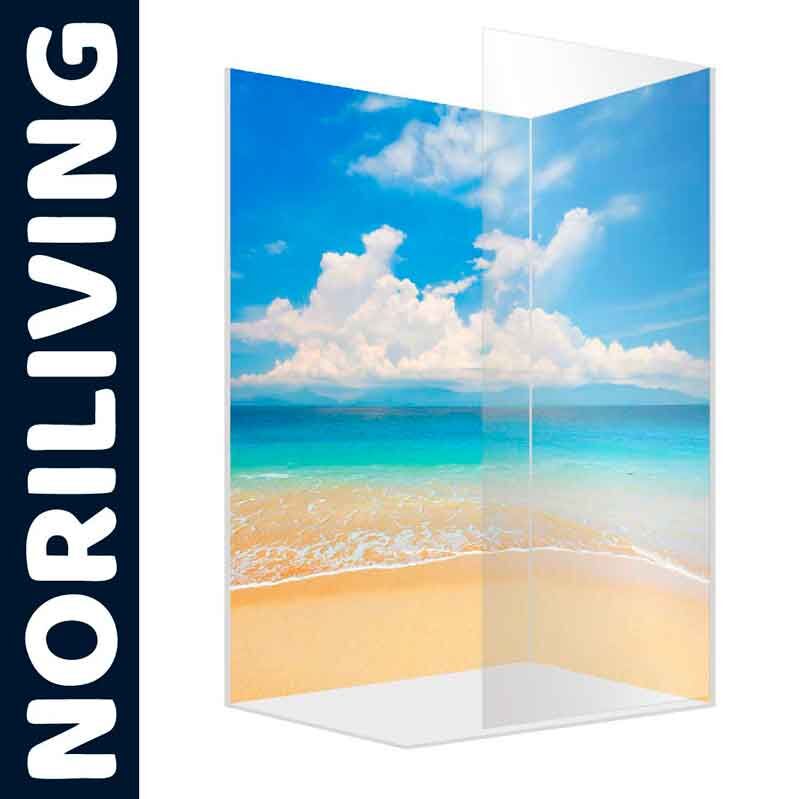 Transparente Duschwand mit Strandmotiv und blauem Himmel von NORILIVING