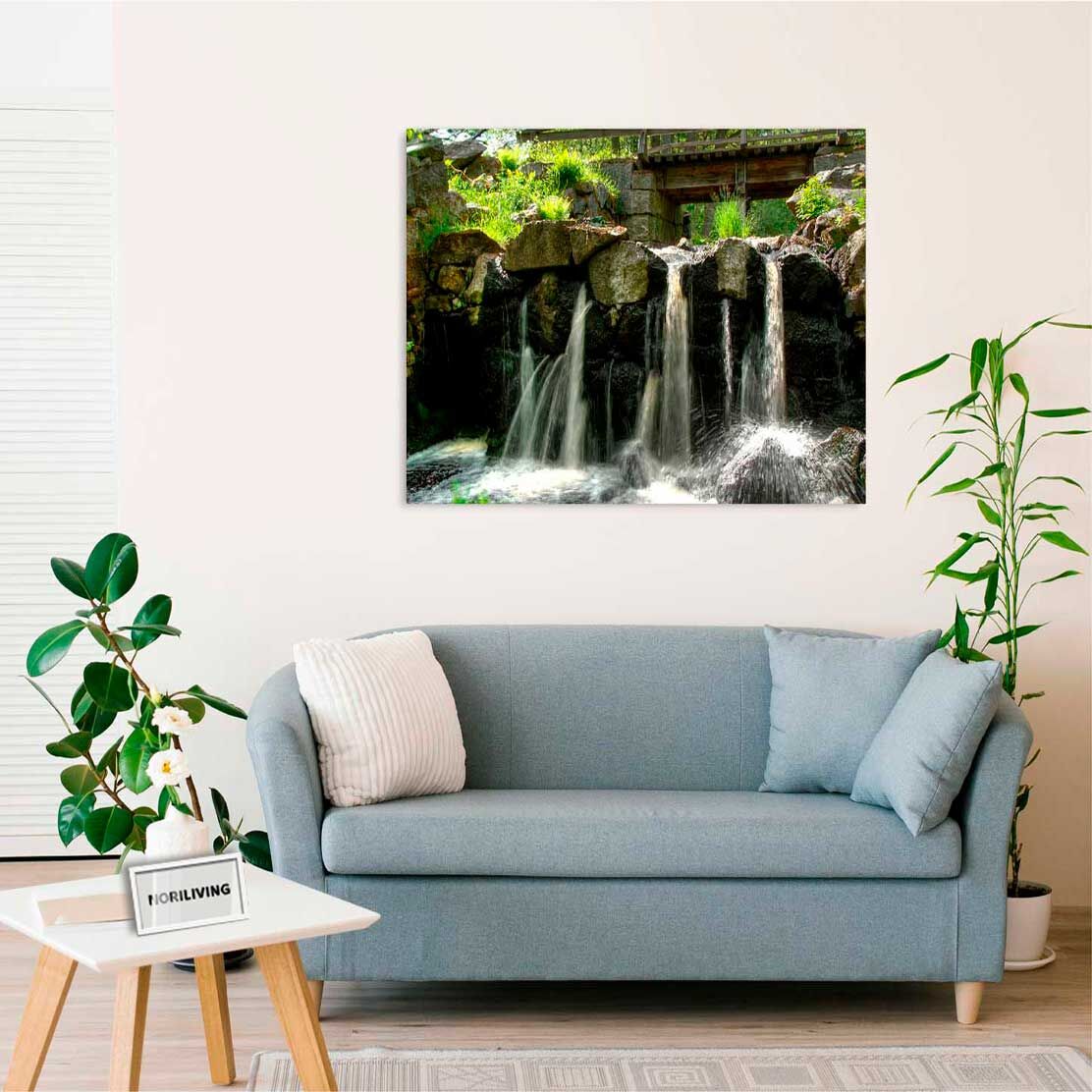 Wandbild über dem Sofa mit Motiv Wasserfall mit Brücke 229