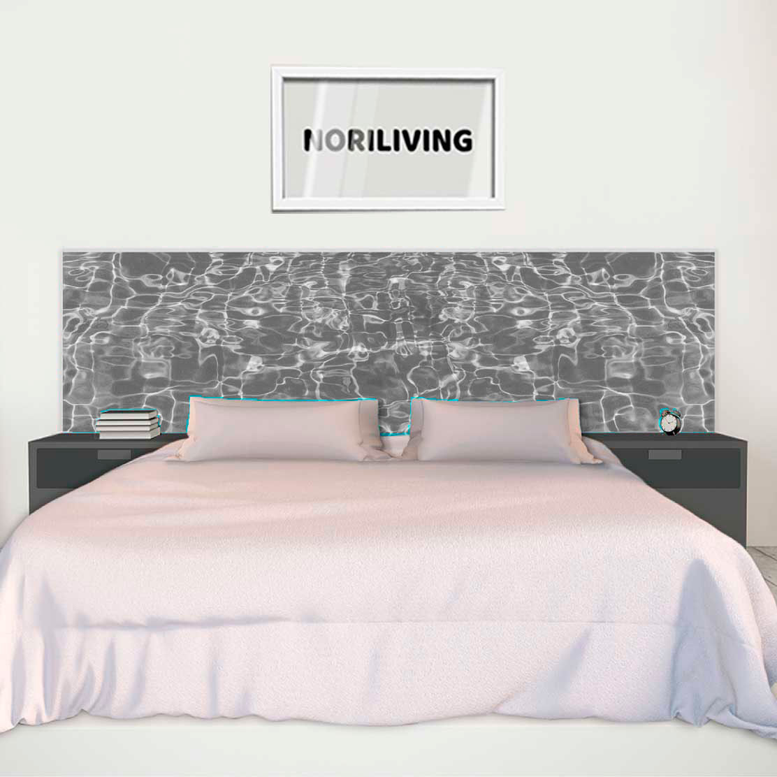 im Schlafzimmer eingebaute Bettrückwand mit Motiv Türkises Wasser im Schwimmbecken 645 schwarz-weiß