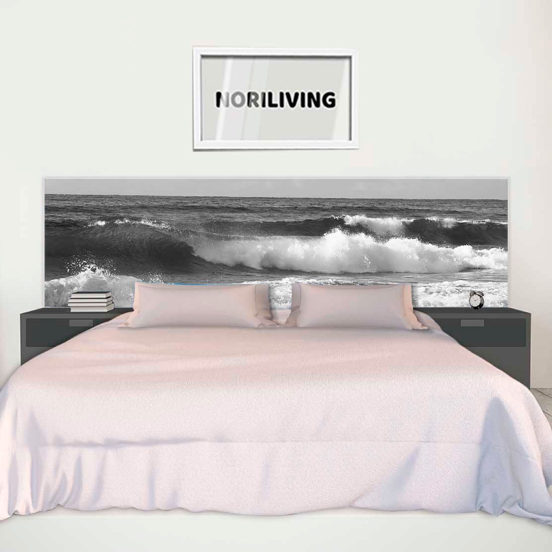im Schlafzimmer eingebaute Bettrückwand mit Motiv Ozeanwelle im türkisen Meer 543 schwarz-weiß