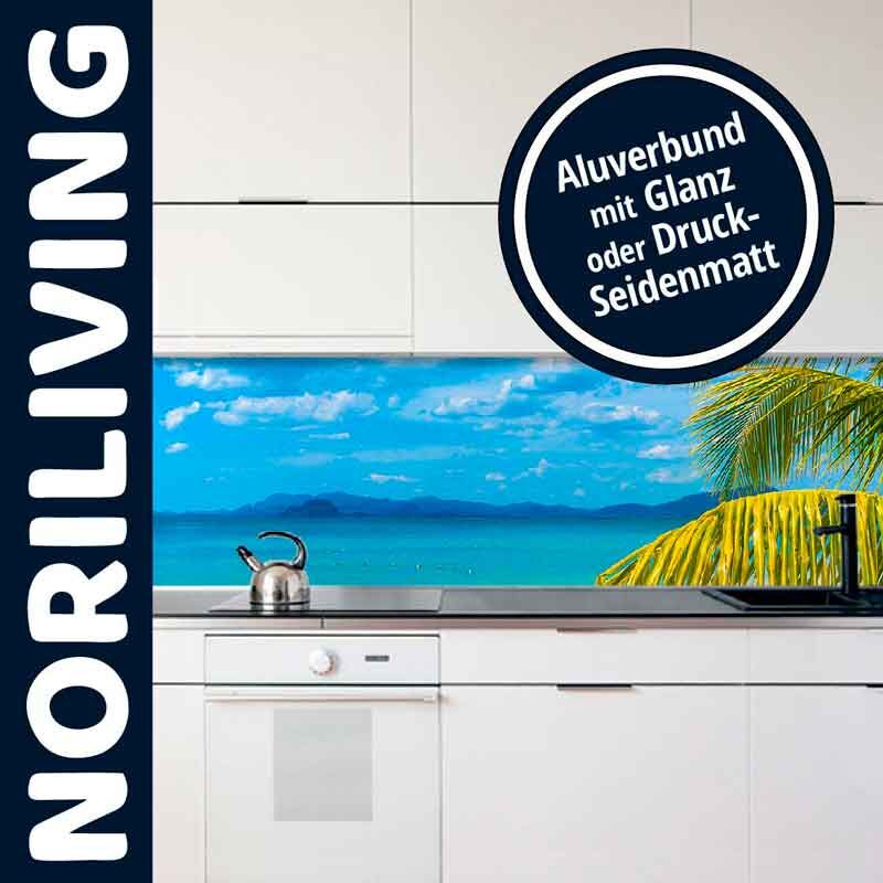 Moderne Küche mit brillantem, tropischem Küchenspiegel von NORILIVING in Aluverbund mit Glanz oder Druck-Seidenmatt