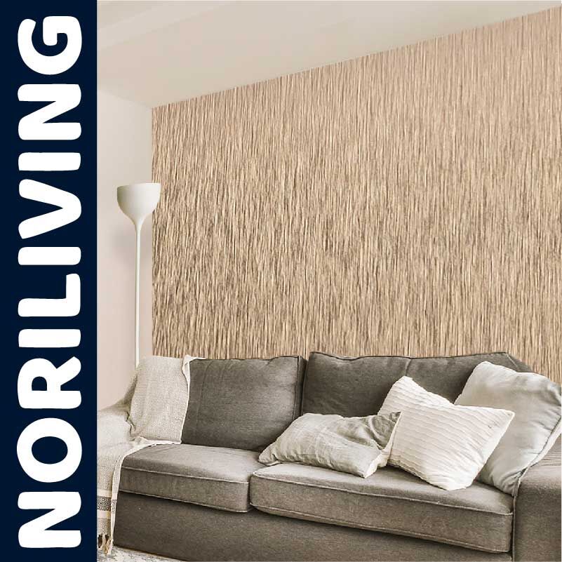 Modernes Wohnzimmer mit bequemer grauer Couch und stilvoller Wandverkleidung Gemütliches Wohnzimmer mit einer grauen Couch, Kissen und eleganter Wandverkleidung, neben einer modernen Stehlampe