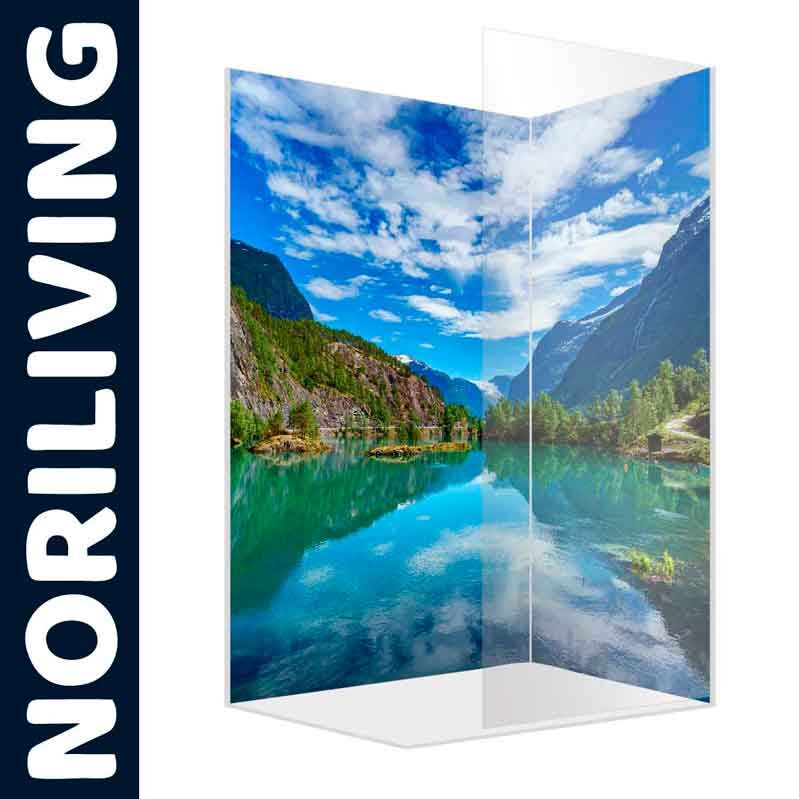 Duschwand mit einem Bild von einem Bergsee und blauen Himmel, Norliving Design