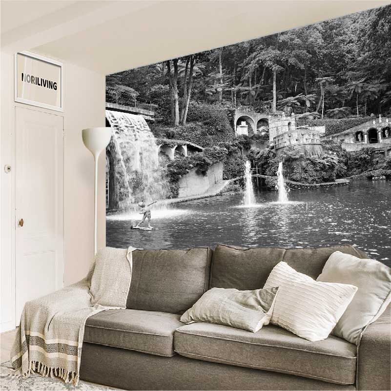 im Wohnzimmer eingebaute Wohnzimmerrückwand mit Motiv tropischer Garten Monte Palace Madeira 417 schwarz-weiß