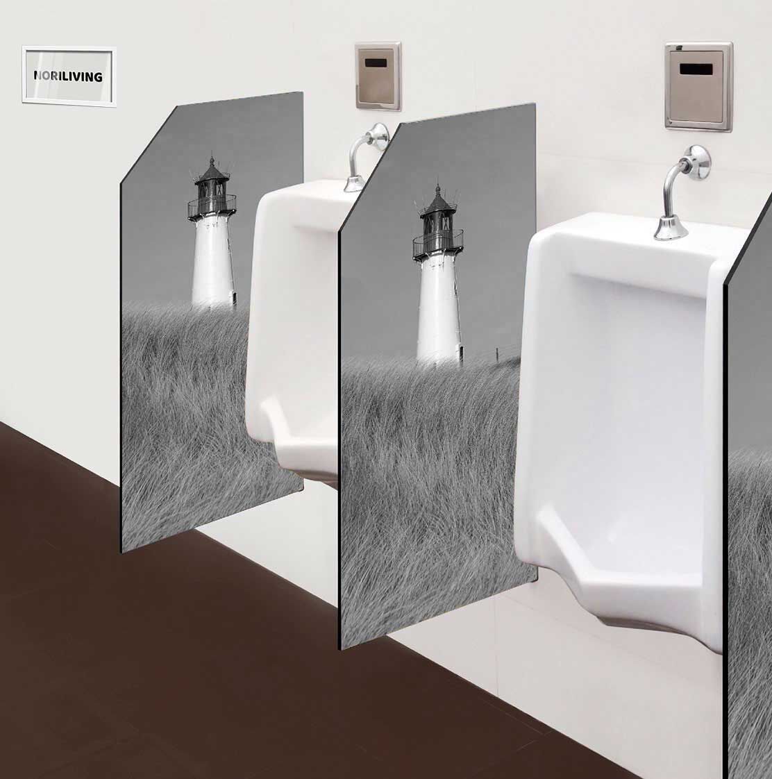 in der Toilette eingebaute Schamwand mit Motiv Leuchtturm auf Sylt Nordsee 080 schwarz-weiß