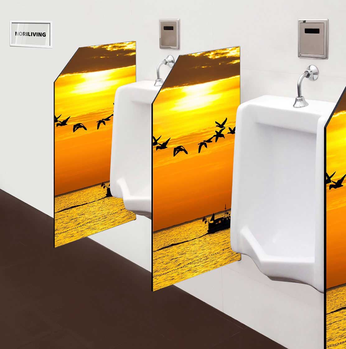in der Toilette eingebaute Schamwand mit Motiv Boot im Sonnenuntergang mit fliegenden Möwen 009
