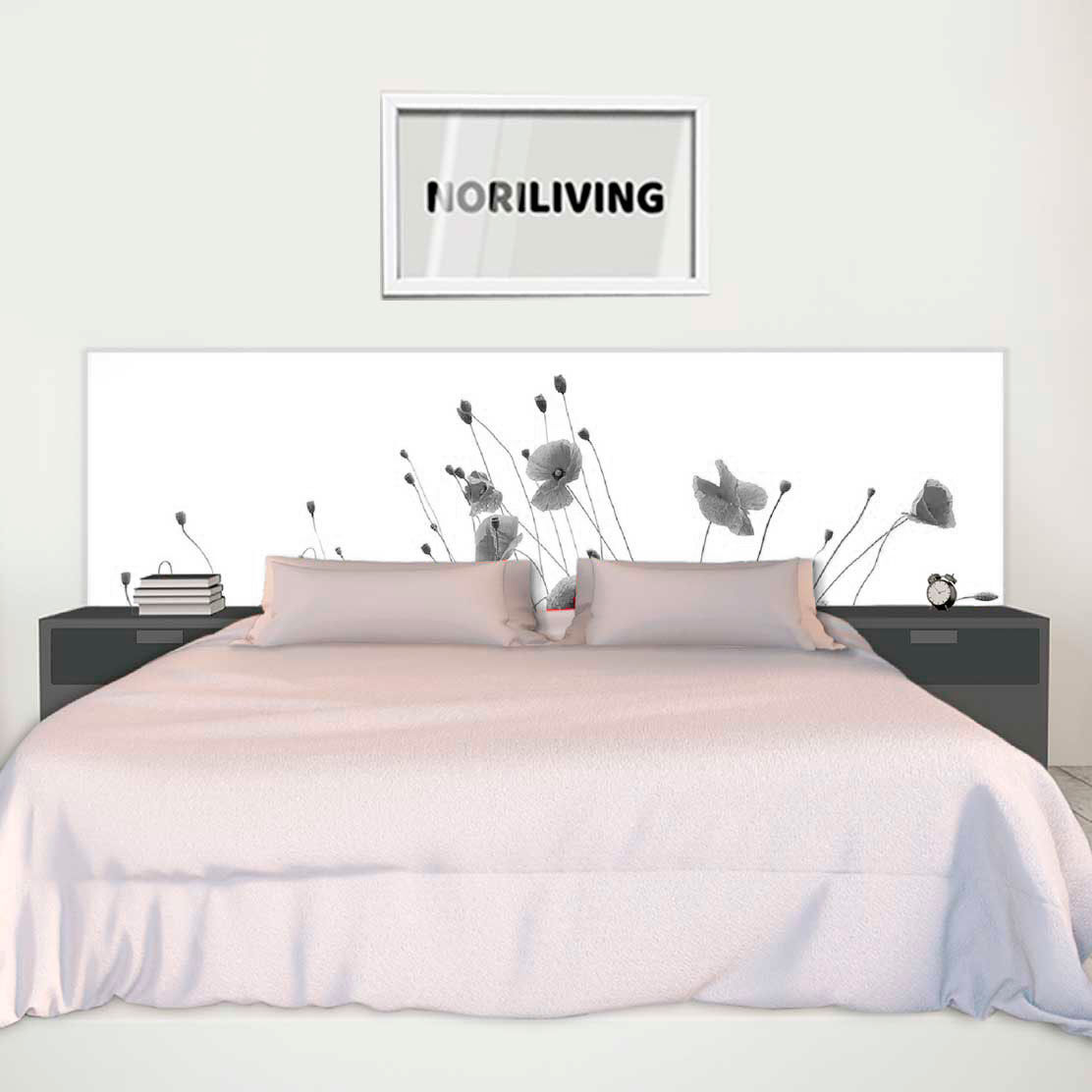 im Schlafzimmer eingebaute Bettrückwand mit Motiv rote Mohnblumen 707 schwarz-weiß