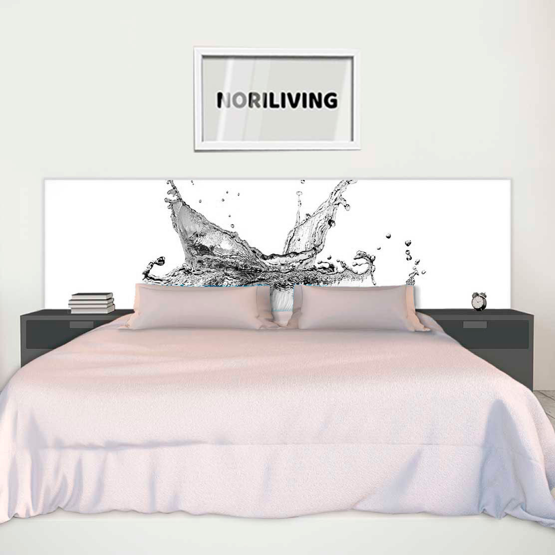im Schlafzimmer eingebaute Bettrückwand mit Motiv spritzendes Wasser 133 schwarz-weiß