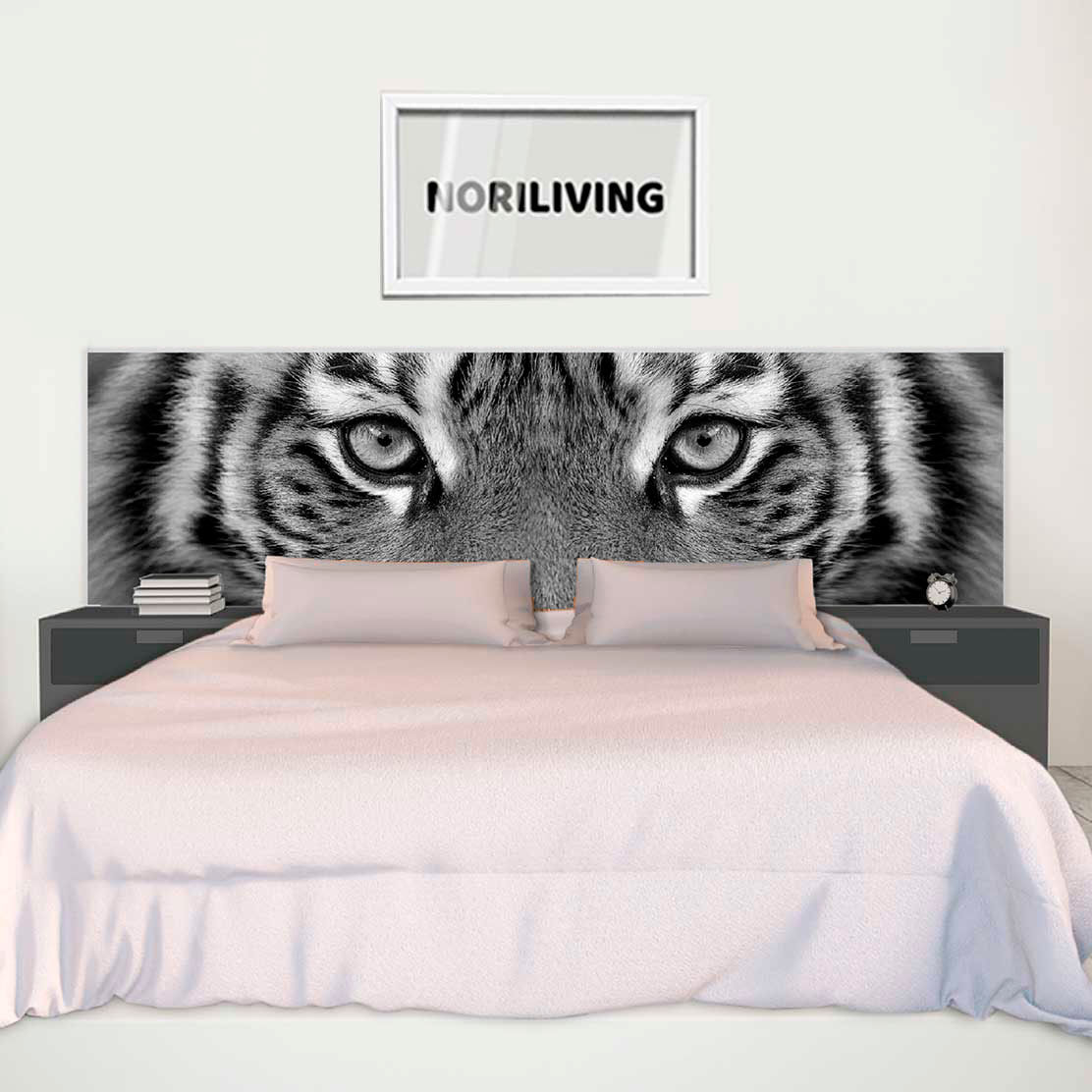 im Schlafzimmer eingebaute Bettrückwand mit Motiv Tiger 249 schwarz-weiß