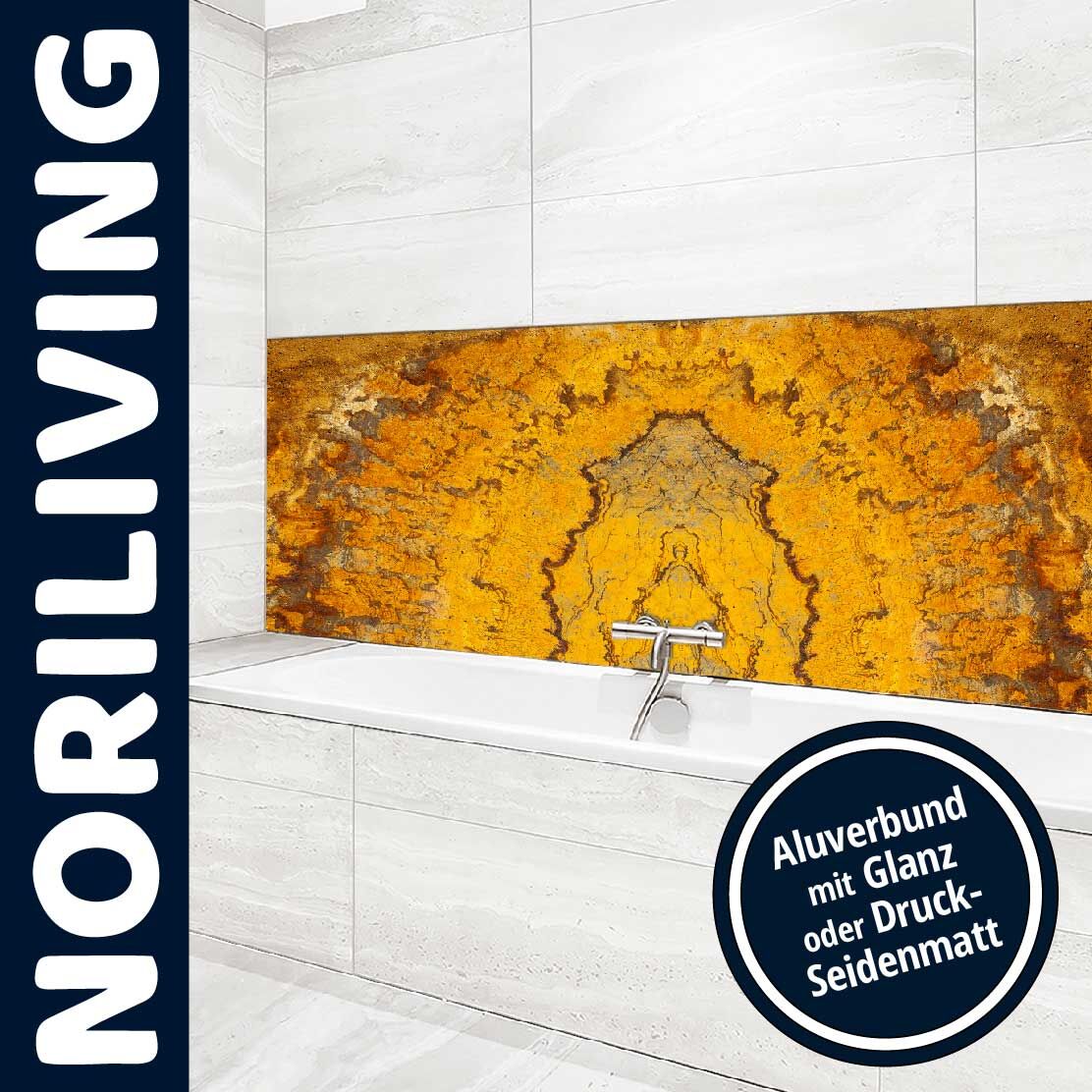 Badezimmer mit auffälliger, orange-brauner Aluverbund-Wandverkleidung über einer weißen Badewanne