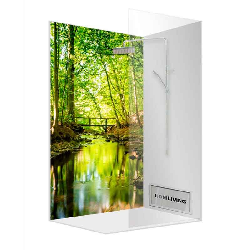 Moderne Dusche mit Glaswänden, dekoriert mit einem beruhigenden Naturmotiv eines Flusses im Wald