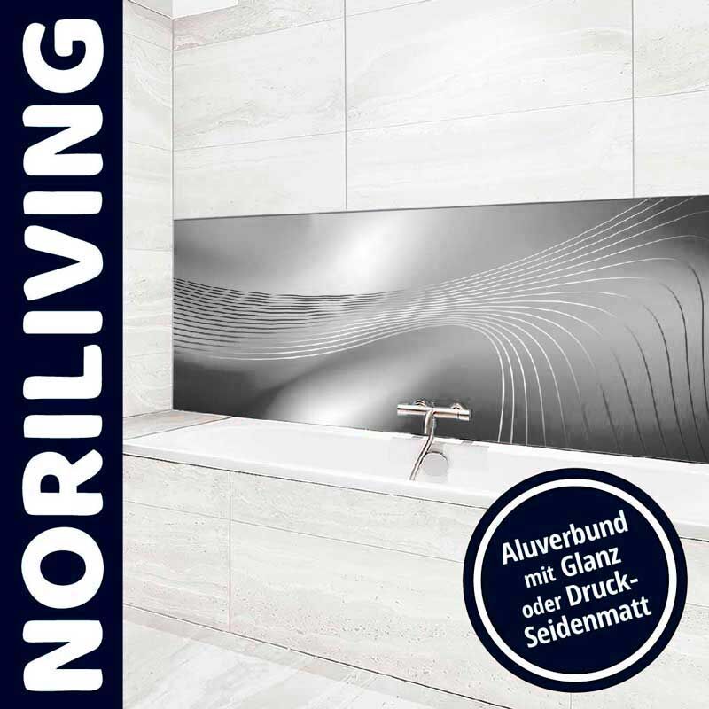 Modernes Badezimmer mit Noriliving Aluverbund-Wandverkleidung hinter der Badewanne, verfügbar in Glanz oder Druck-Seidenmatt.