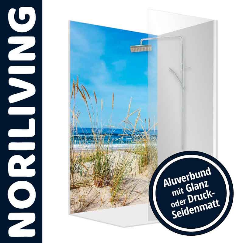 Duschwand mit Strandmotiv und Duschkopf, gefertigt aus Aluverbund, erhältlich in Glanz oder druck-seidenmatt von Noriliving