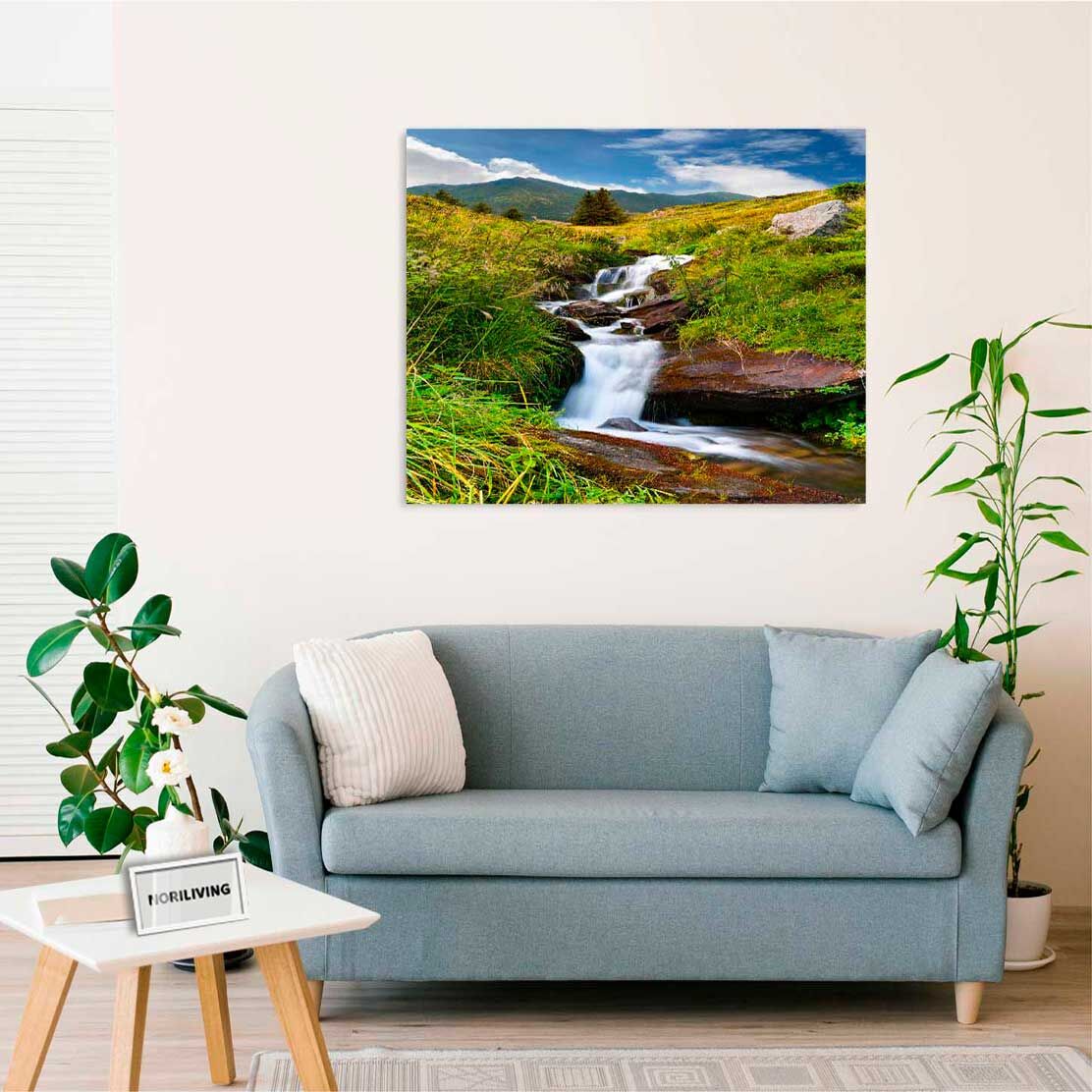 Wandbild über dem Sofa mit Motiv kleiner natürlicher Quellwasserfall in Bergen 108