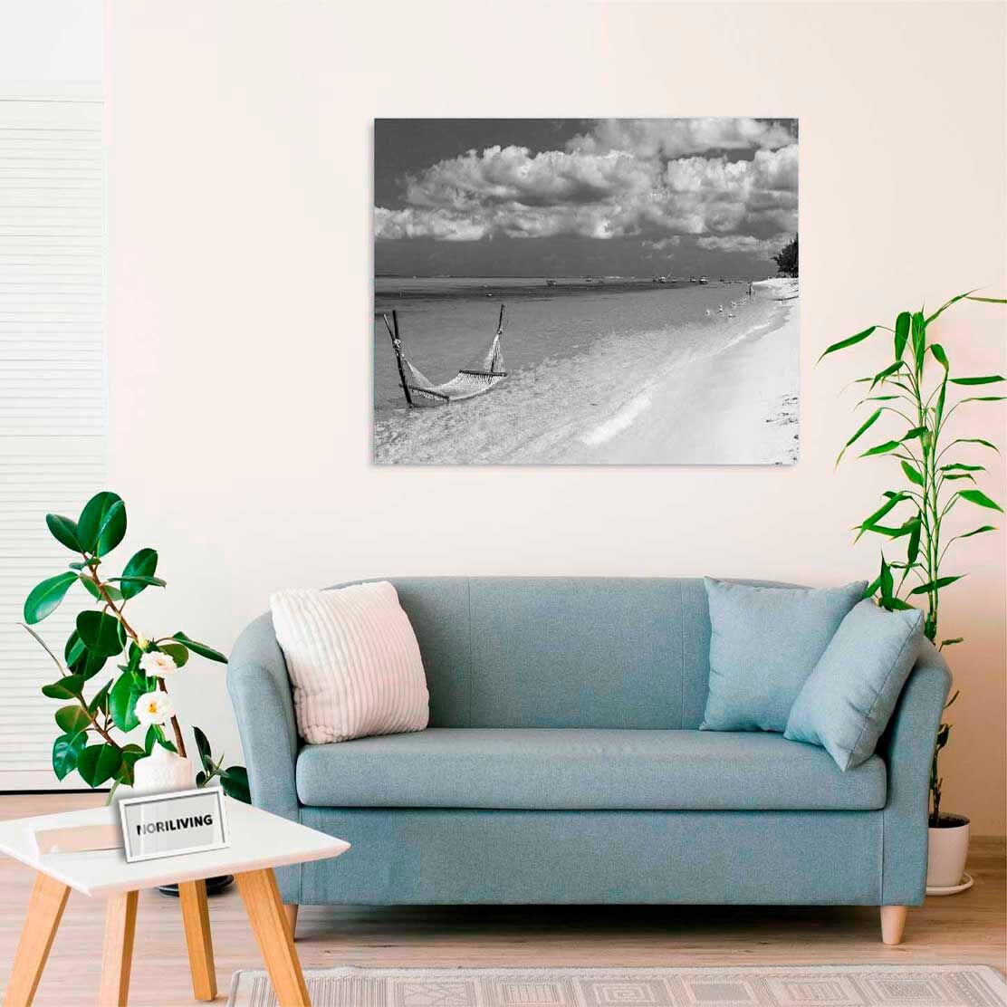 Wandbild über dem Sofa mit Motiv Hängematte im türkisfarbenen Wasser Mauritius 622 schwarz-weiß