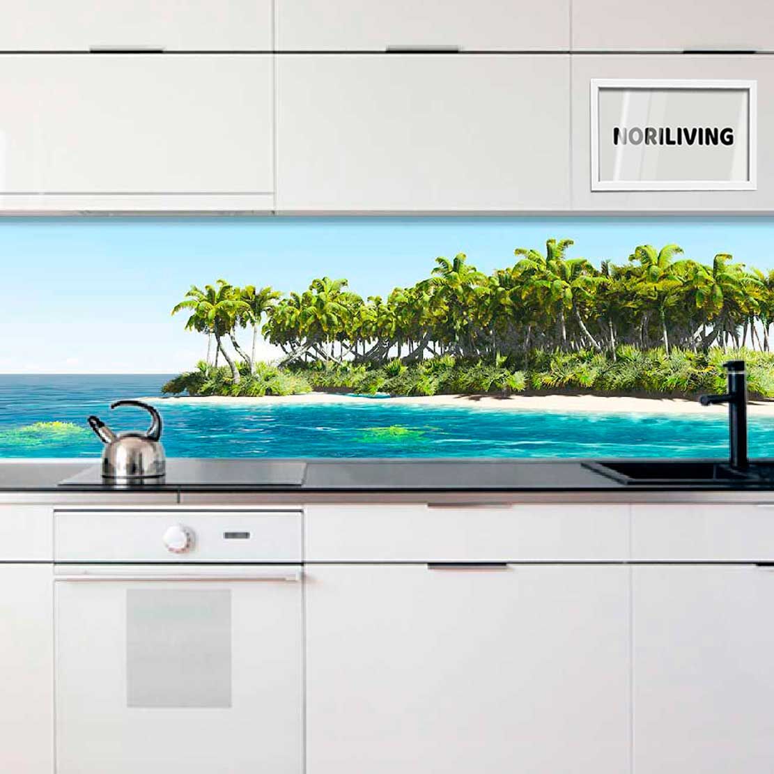Moderne Küche mit Fototapete einer tropischen Insel als Spritzschutz