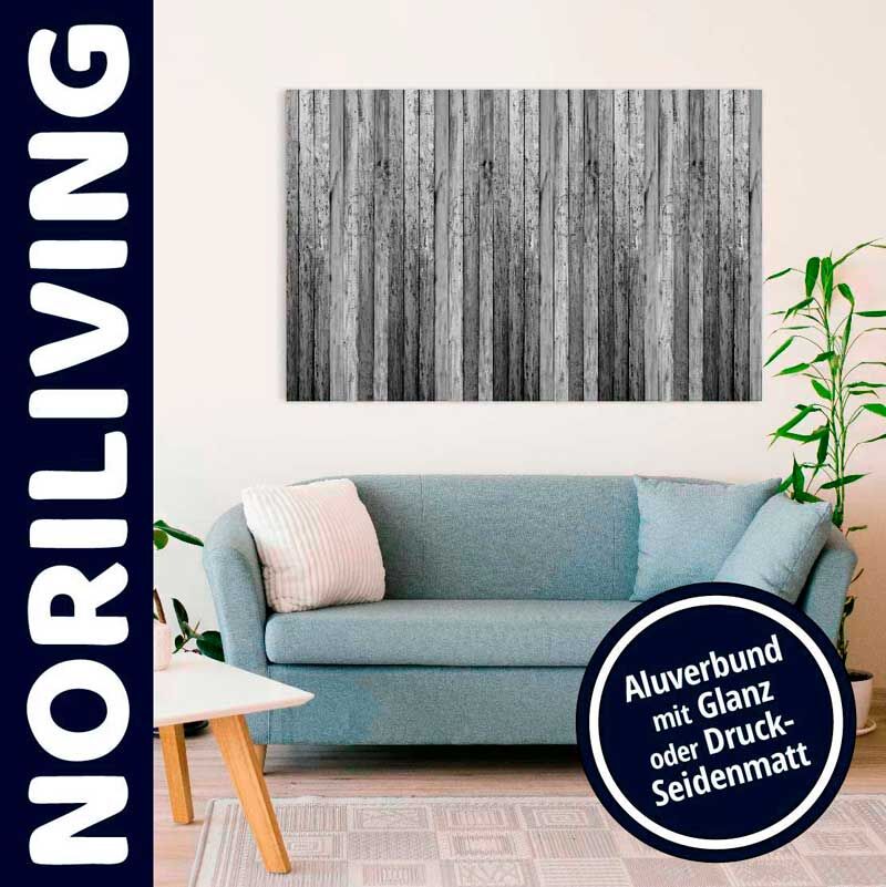 Modernes Wohnzimmer, blauer Sofa, Holz-Wandbild auf Aluverbund, Pflanze