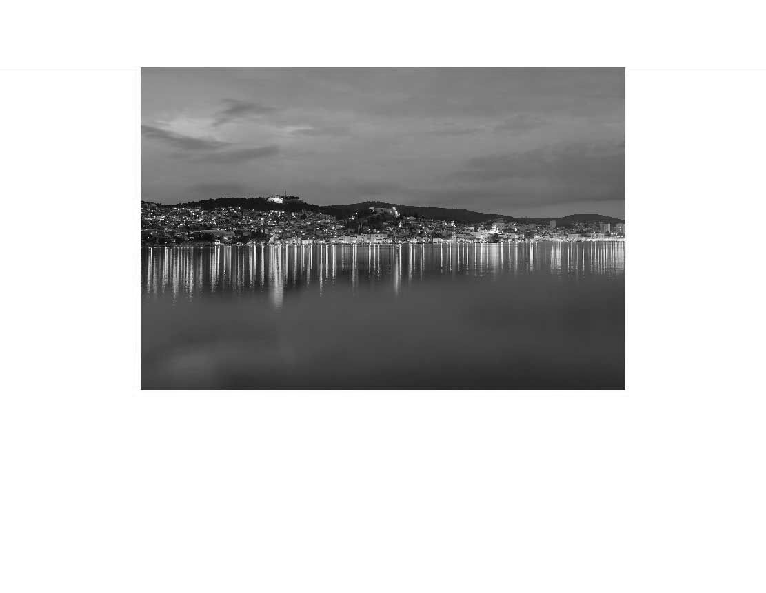 Ansicht des Badrückwand-Motivs Sibenik in der Nacht Kroatien 719 schwarz-weiß