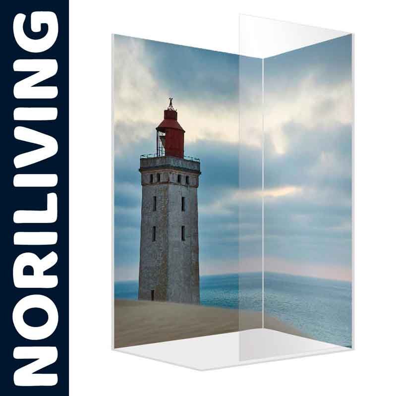 Duschwand mit Leuchtturm-Design über dem Meer von NORILIVING