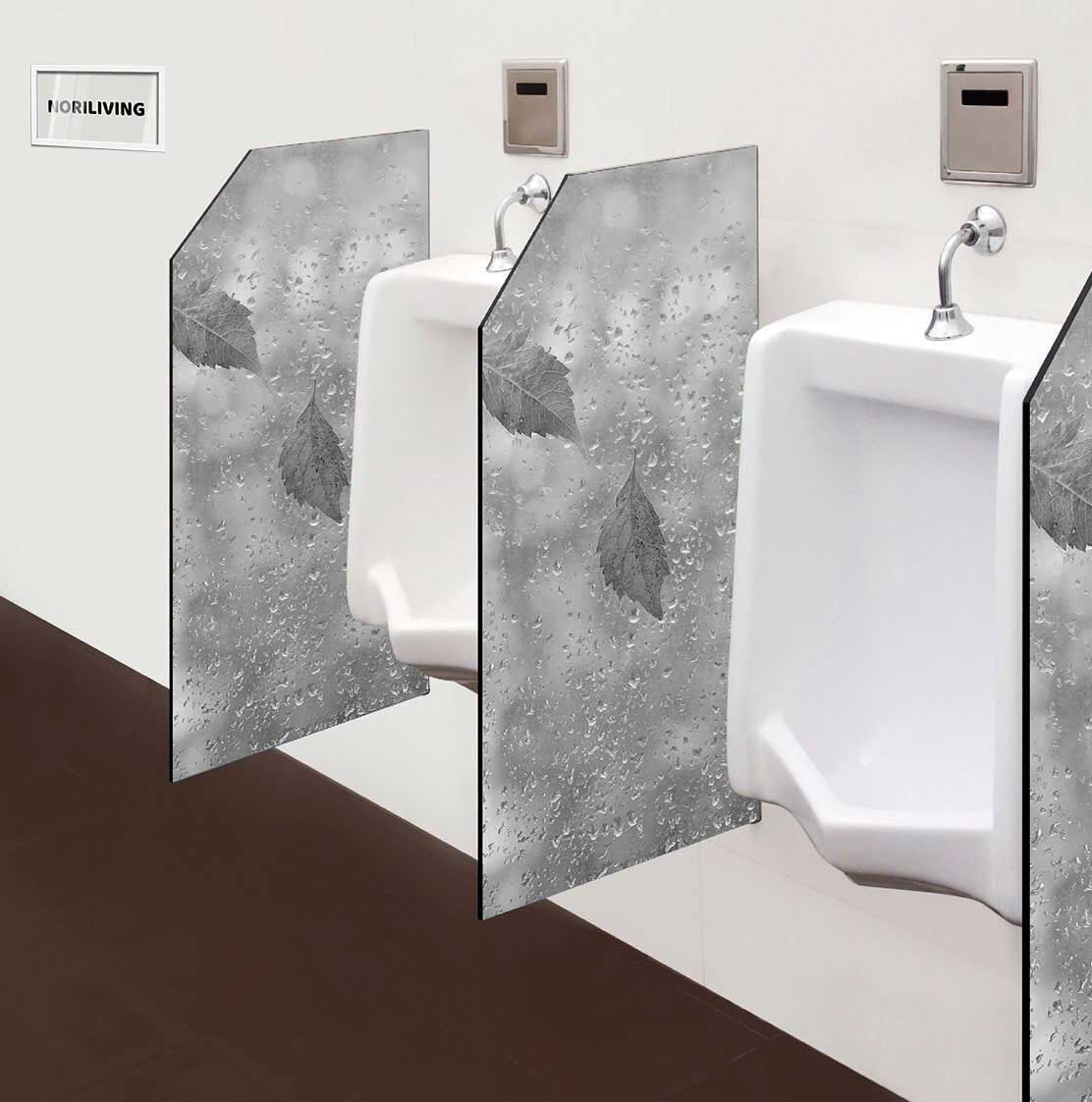 in der Toilette eingebaute Schamwand mit Motiv Herbstblätter auf Glas 692 schwarz-weiß