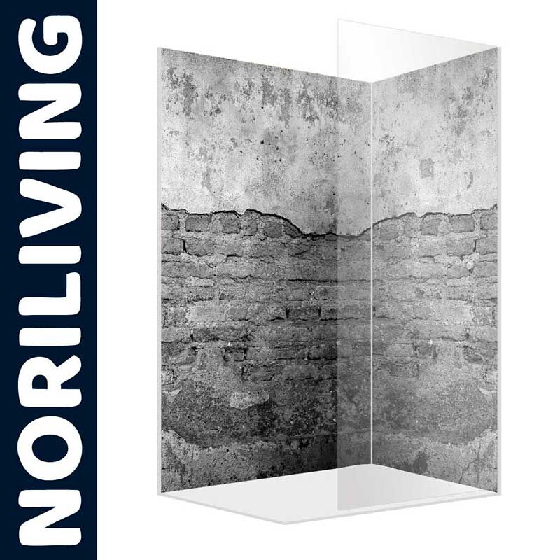 Duschwand mit Ziegelsteinmuster und Noriliving-Logo, ideal für modernes Badezimmerdesign