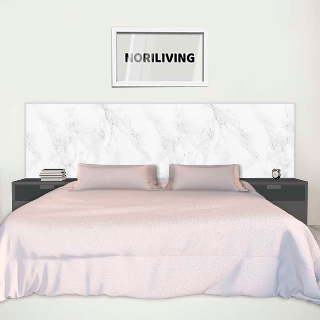 im Schlafzimmer eingebaute Bettrückwand mit Motiv Marmor weiß 254 schwarz-weiß