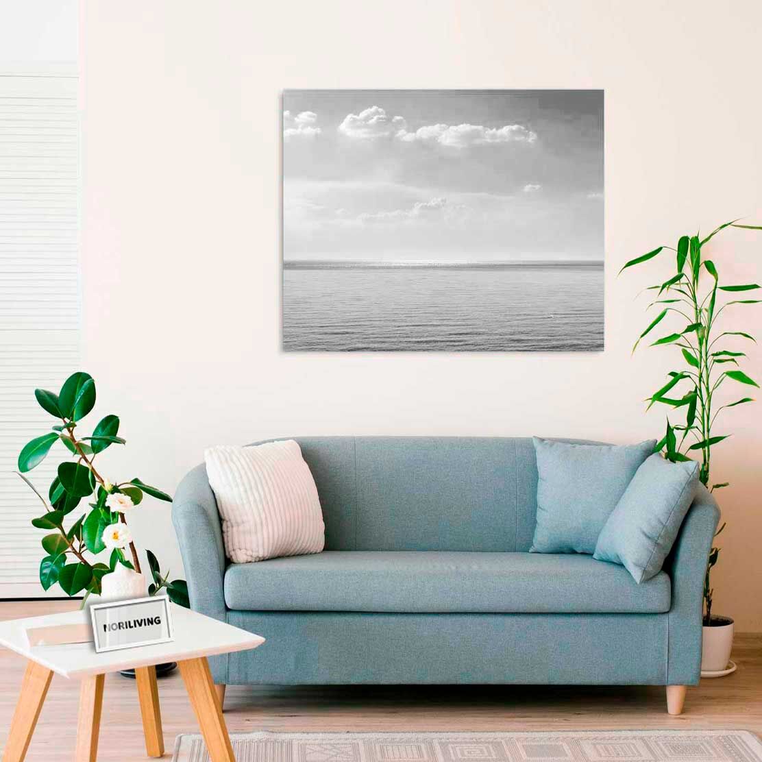 Wandbild über dem Sofa mit Motiv blaues Meer und Wolken am Himmel 565 schwarz-weiß