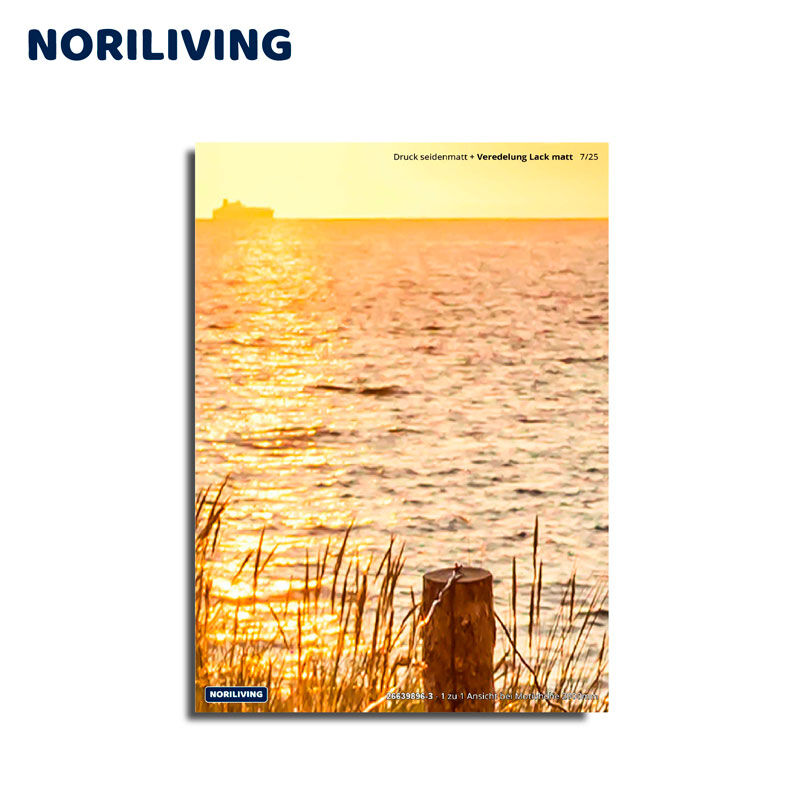 Schönes Wandbild mit einem Sonnenuntergang über dem Meer, gedruckt in seidenmatter Qualität mit matter Lackveredelung.