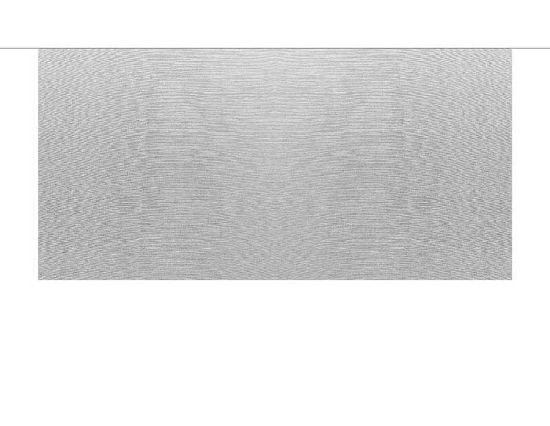 Nahaufnahme von einem silbernen Fliegengitter für Fenster, das Licht subtil streut.