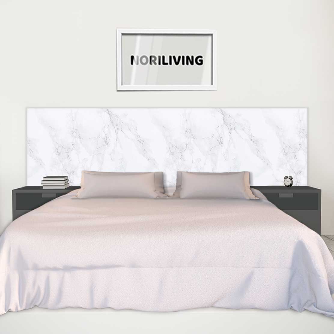 im Schlafzimmer eingebaute Bettrückwand mit Motiv Marmor weiß 254