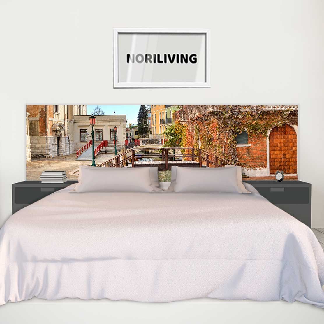 im Schlafzimmer eingebaute Bettrückwand mit Motiv Kanal in Venedig 121