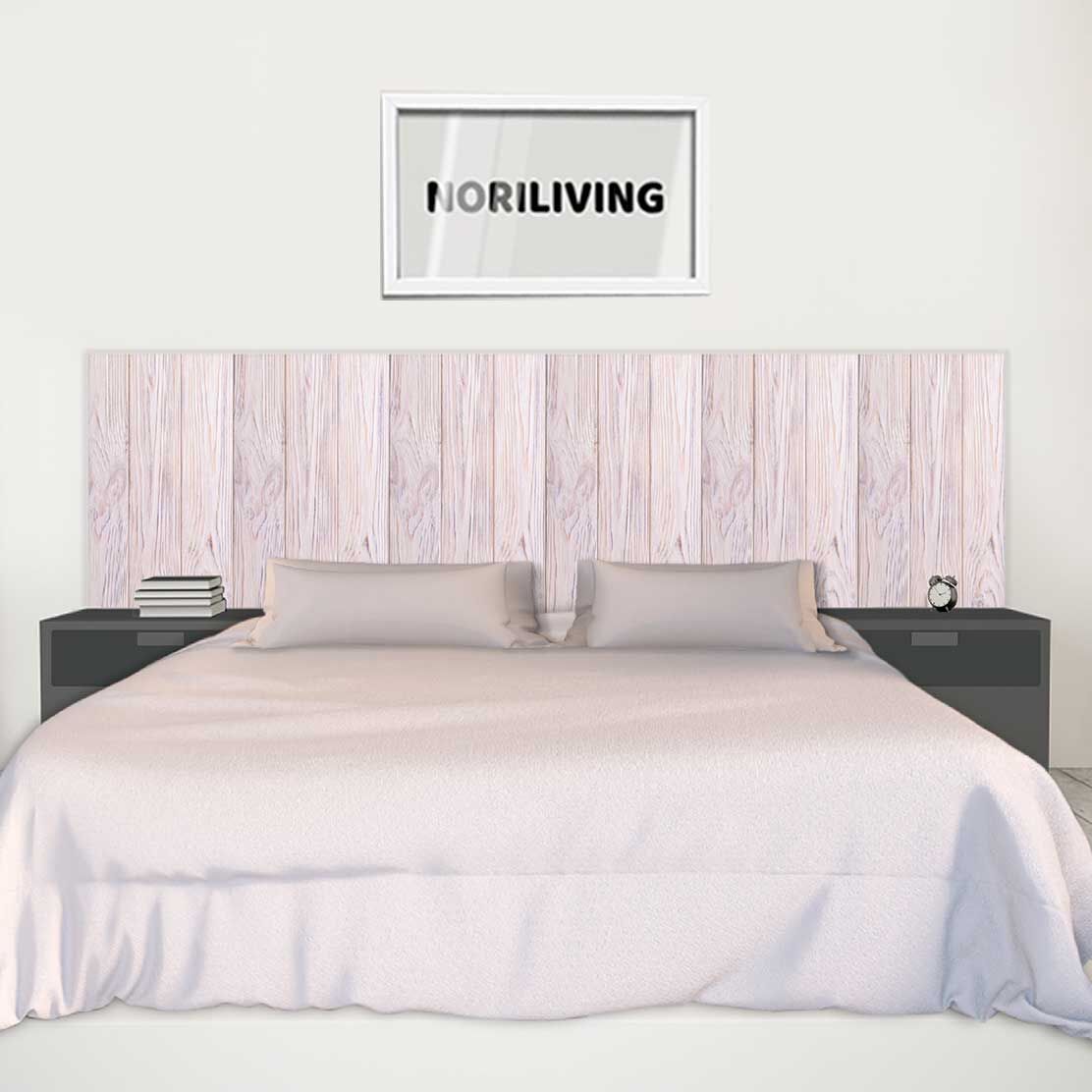 im Schlafzimmer eingebaute Bettrückwand mit Motiv rötliche Holzpaneelen 890