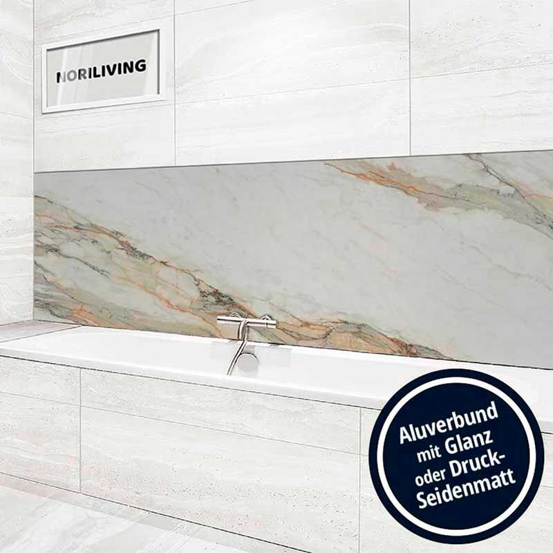 Elegante Badewannenrückwand im modernen Design mit Marmoroptik und Aluverbundmaterial