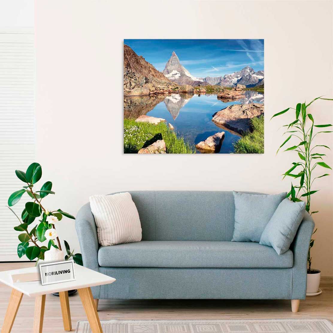Wandbild über dem Sofa mit Motiv Berge und See in der Schweiz 520