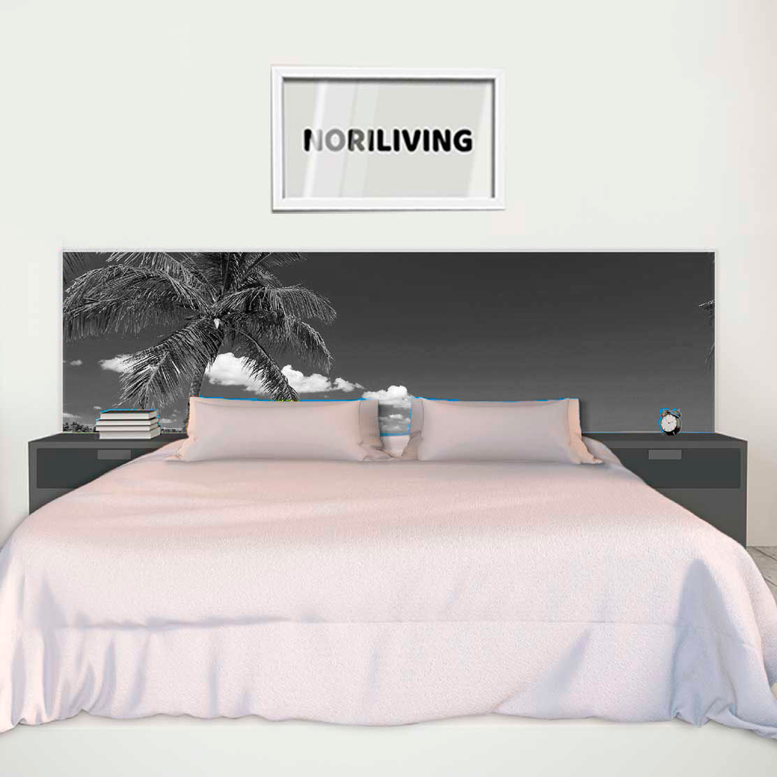 im Schlafzimmer eingebaute Bettrückwand mit Motiv schöner Strand und tropisches Meer mit Booten 540 schwarz-weiß