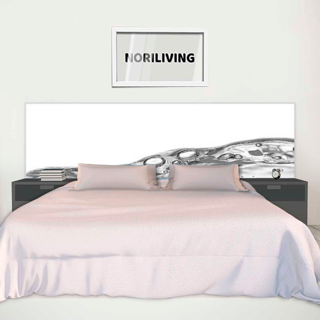 im Schlafzimmer eingebaute Bettrückwand mit Motiv Wasserwelle mit Luftblasen 640 schwarz-weiß