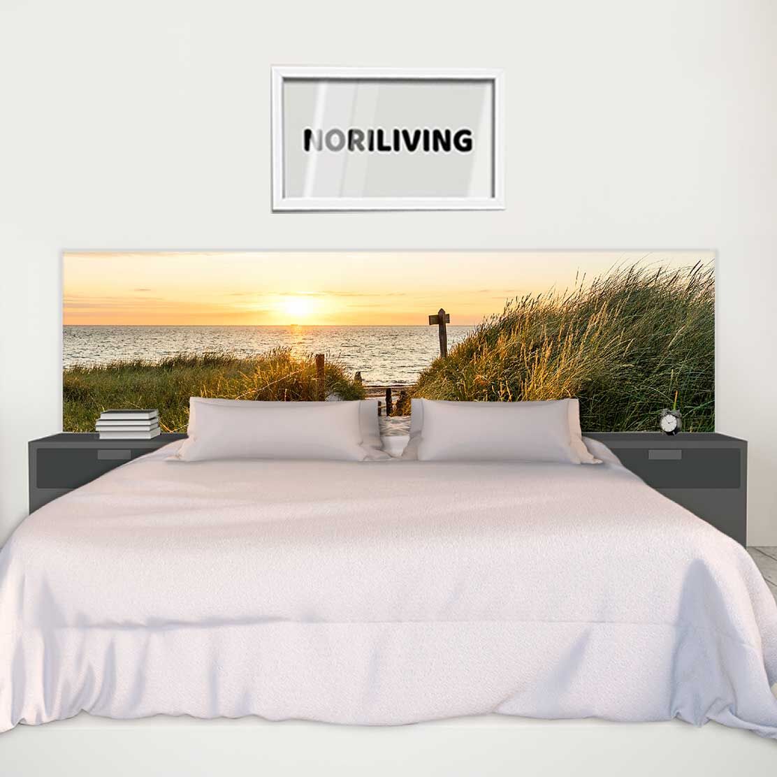 im Schlafzimmer eingebaute Bettrückwand mit Motiv Dünenweg zum Strand bei Sonnenuntergang 896