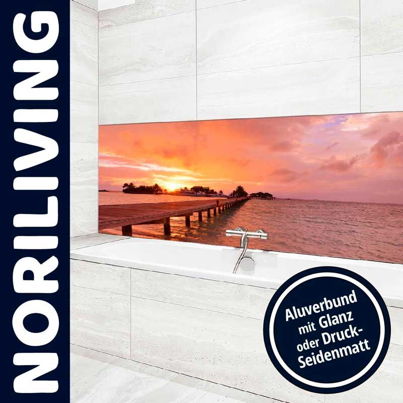 Badezimmer mit Aluverbund-Wandbild zeigt Steg im Sonnenuntergang, Noriliving Design