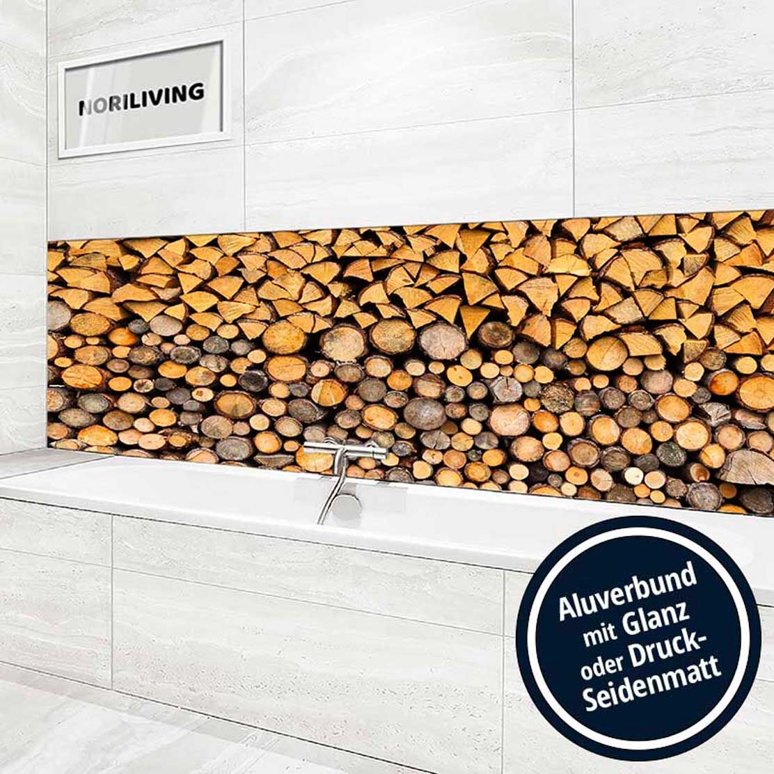 Ansicht des Badrückwand-Motivs Brennholzstapel bereit für den Winter 239 Höhe zentriert
